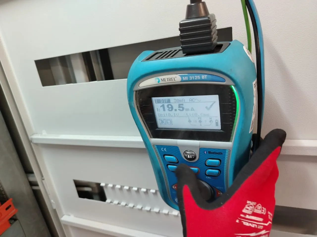 Instrumentación METREL utilizada para verificaciones eléctricas
