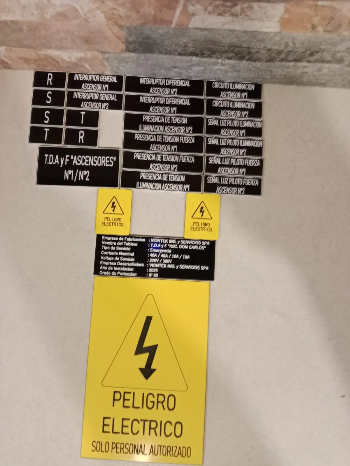 Placas para tablero de ascensores