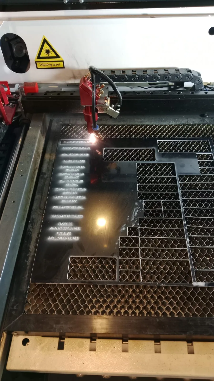 Grabado láser de placas Lamicoid