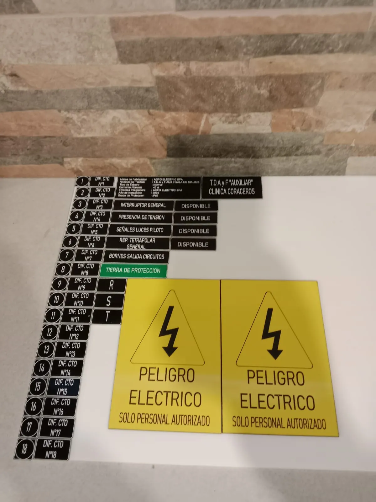 Placa Lamicoid fabricada para Asesorías Eléctricas SpA