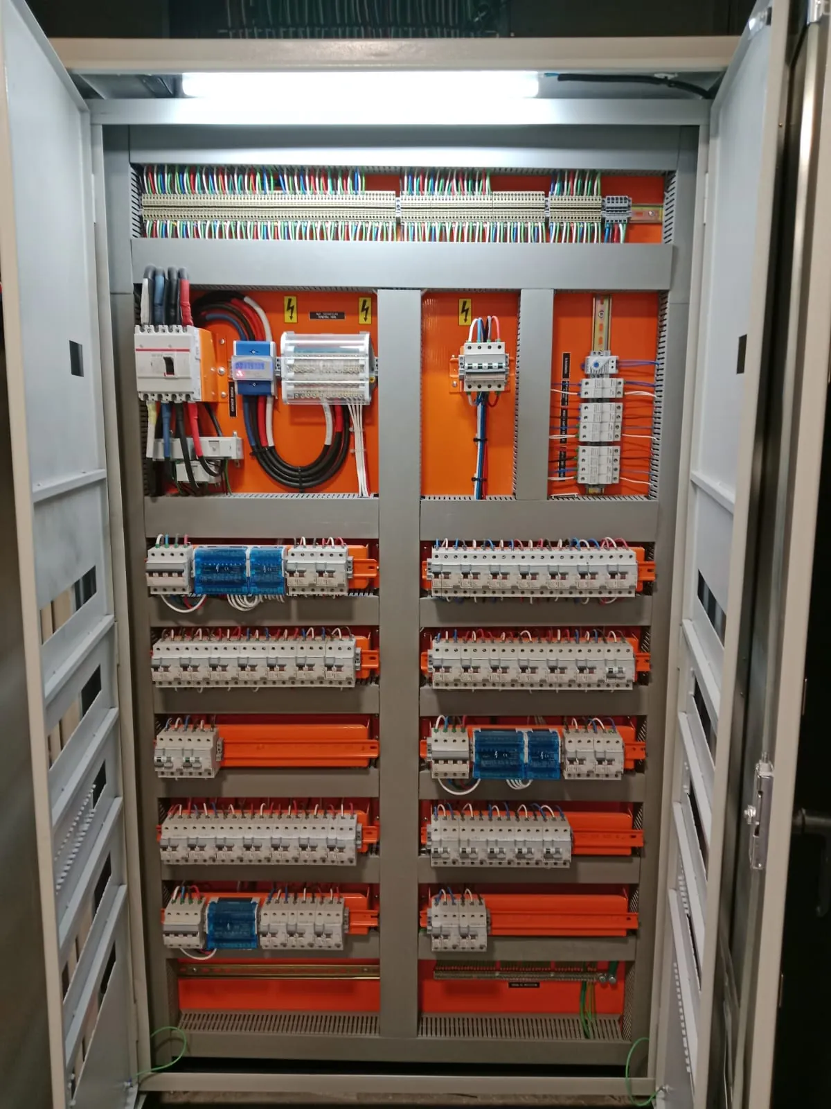 Tablero eléctrico de baja tensión integrado por Asesorías Eléctricas SpA
